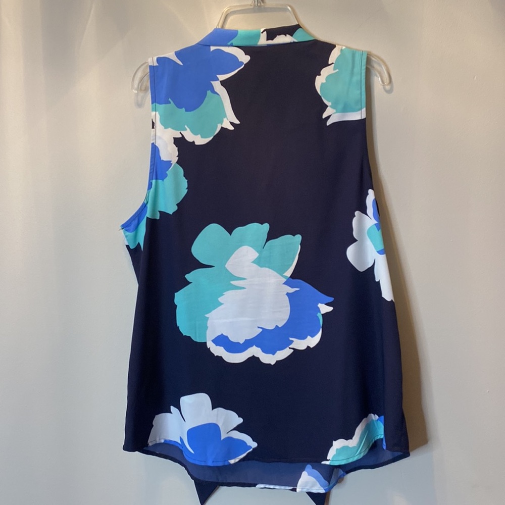 Blouse from Target. - Picture 2 of 4
